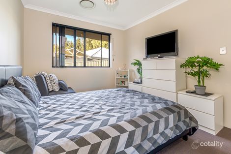 Property photo of 8 Bosbaan Place Champion Lakes WA 6111