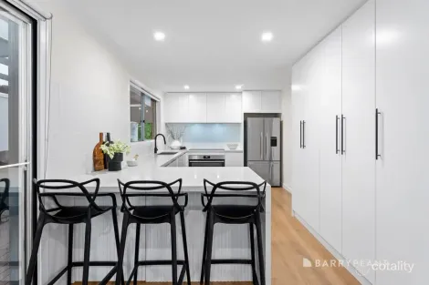 Property photo of 12 Wallaroo Avenue Narre Warren VIC 3805