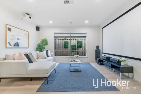 Property photo of 4 Burnett Way Clyde North VIC 3978