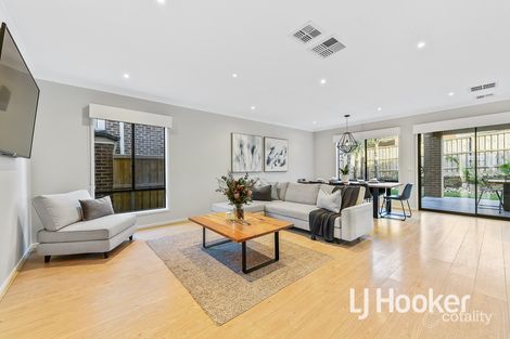 Property photo of 18 Pasture Circuit Clyde North VIC 3978