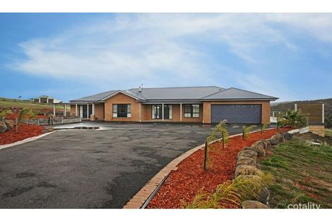 29 Sir Leo Curtis Dr, Wandong, VIC 3758