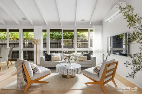 Property photo of 31 Manorvale Parade Werribee VIC 3030