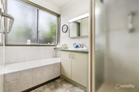 Property photo of 28 Meruka Drive Eltham VIC 3095