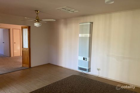 Property photo of 9 Maltravers Crescent Cranbourne North VIC 3977