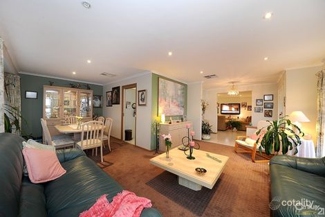 Property photo of 10 Briscoe Court Endeavour Hills VIC 3802