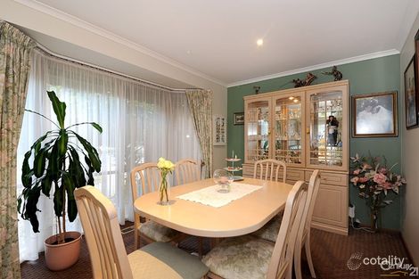 Property photo of 10 Briscoe Court Endeavour Hills VIC 3802