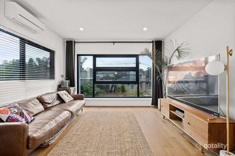 Property photo of 1/3 Banool Quadrant Doncaster East VIC 3109