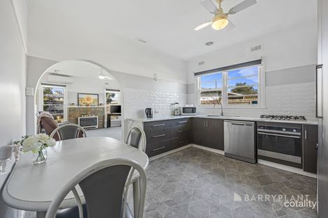 Property photo of 5 Boronia Grove Wendouree VIC 3355