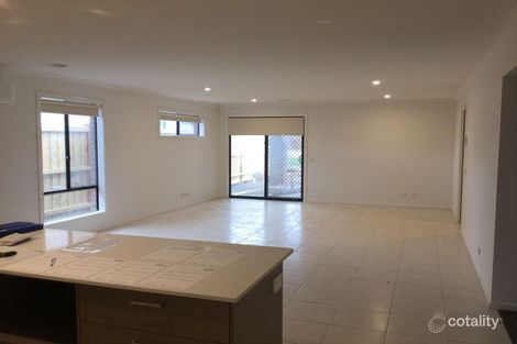 Property photo of 13 Deegan Way Cranbourne East VIC 3977