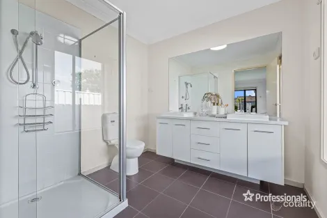 Property photo of 8 Addicott Way Taylors Hill VIC 3037