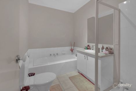 Property photo of 3/2 Lakeside Drive Point Cook VIC 3030
