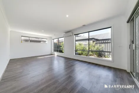 Property photo of 3 Spaniel Lane Pakenham VIC 3810