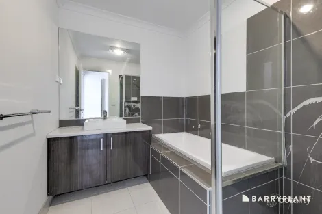 Property photo of 3 Spaniel Lane Pakenham VIC 3810