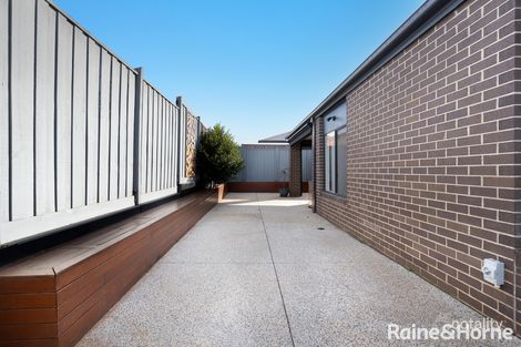 Property photo of 19 Rosenthal Boulevard Sunbury VIC 3429