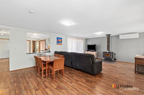 Property photo of 14 Calga Crescent Catalina NSW 2536