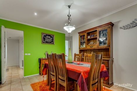 Property photo of 4 Douglas Court Cranbourne West VIC 3977