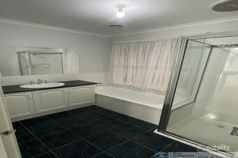 Property photo of 26 McGill Court Pakenham VIC 3810