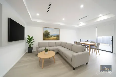 Property photo of 15 Aquamarine Drive Mickleham VIC 3064