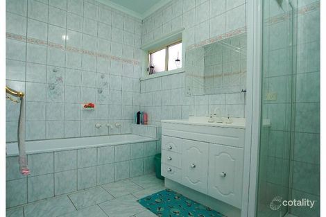 Property photo of 18 Golden Ash Court Meadow Heights VIC 3048