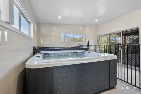 Property photo of 16 Cuttlefish Circuit Tarneit VIC 3029
