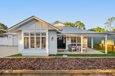 26 Hopwood St, Gordon, VIC 3345