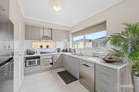 2 Saloon Cct, Clyde North, VIC 3978