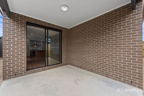 Property photo of 5 Venetia Way Cranbourne South VIC 3977