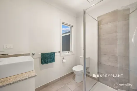 Property photo of 4/18 Sylvanwood Crescent Narre Warren VIC 3805