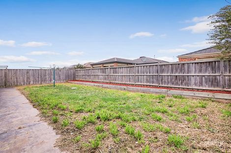 Property photo of 46 Charlbury Crescent Cranbourne North VIC 3977