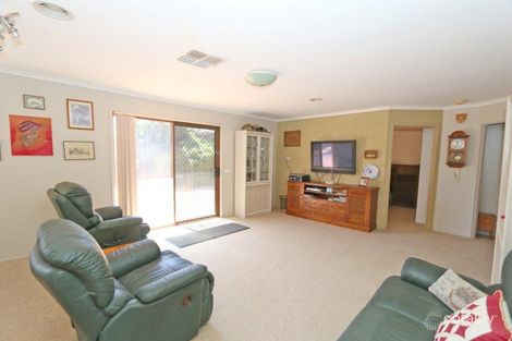 Property photo of 5 Cromwell Close Melton South VIC 3338