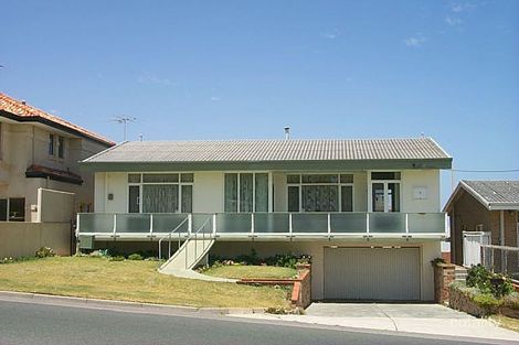 9 Brighton Rd, Scarborough, WA 6019