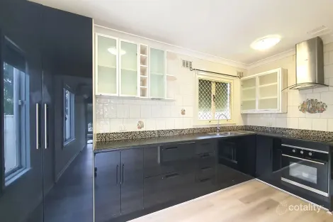 4 Tangaloa Cres, Lethbridge Park, NSW 2770