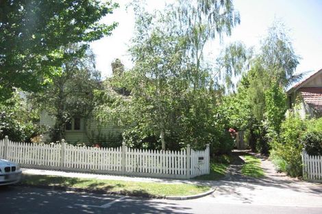Property photo of 10 Mangarra Road Canterbury VIC 3126