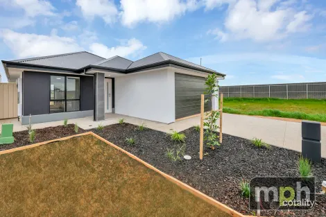 19 Young Ct, Munno Para West, SA 5115