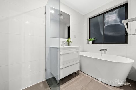Property photo of 1/2 Kingfisher Court Kings Park VIC 3021