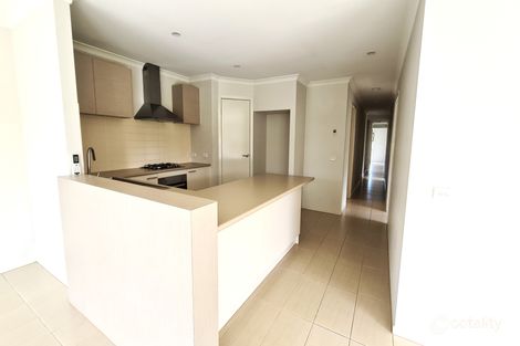Property photo of 10 Harogen Drive Werribee VIC 3030