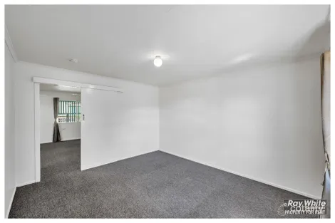 Property photo of 2/249 Elphinstone Street Koongal QLD 4701