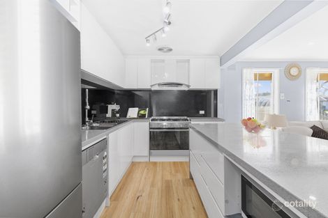 Property photo of 4 Angelique Grove Albanvale VIC 3021