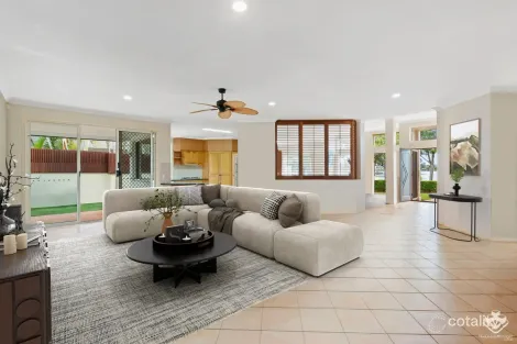 Property photo of 8 Serenity Boulevard Helensvale QLD 4212