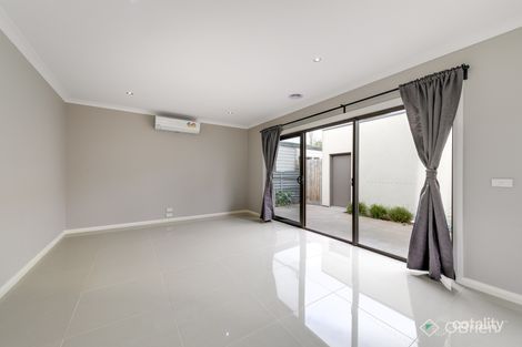 Property photo of 2/10 Snodgrass Street Pakenham VIC 3810