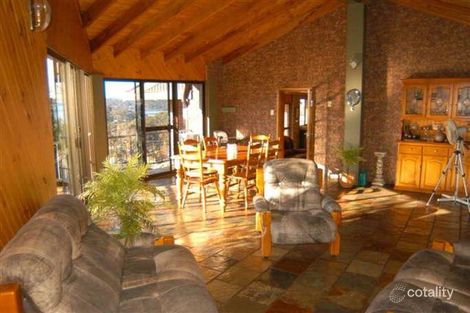 Property photo of 6 Gilwell Close Fennell Bay NSW 2283