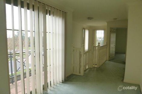 Property photo of 2 Fieldhouse Lane Berwick VIC 3806