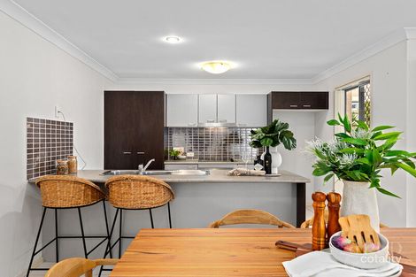 Property photo of 15 Sunrise Crescent Regents Park QLD 4118