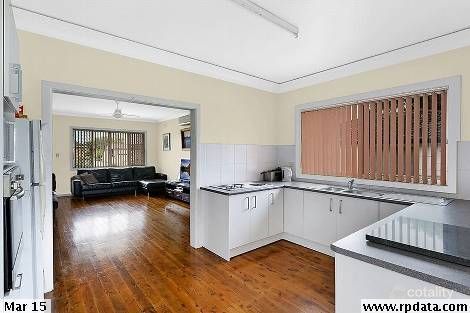 Property photo of 4 Dampier Boulevard Killarney Vale NSW 2261