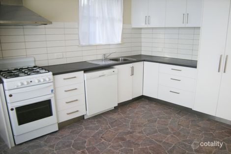 Property photo of 5 Overend Crescent Sale VIC 3850
