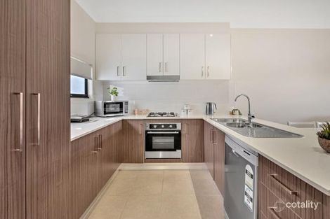Property photo of 13 Cohen Walk Craigieburn VIC 3064
