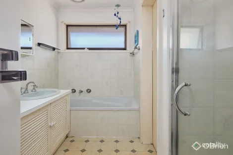 Property photo of 13 Monaghan Avenue Drouin VIC 3818