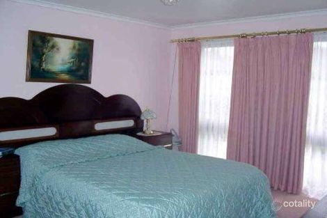 Property photo of 5 Kennington Park Drive Endeavour Hills VIC 3802