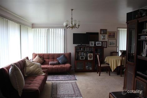 Property photo of 4 Correa Place Endeavour Hills VIC 3802