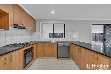 Property photo of 16 Sunderland Way Melton West VIC 3337